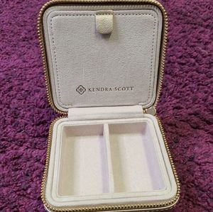 Kendra Scott Jewelery Box Necklace